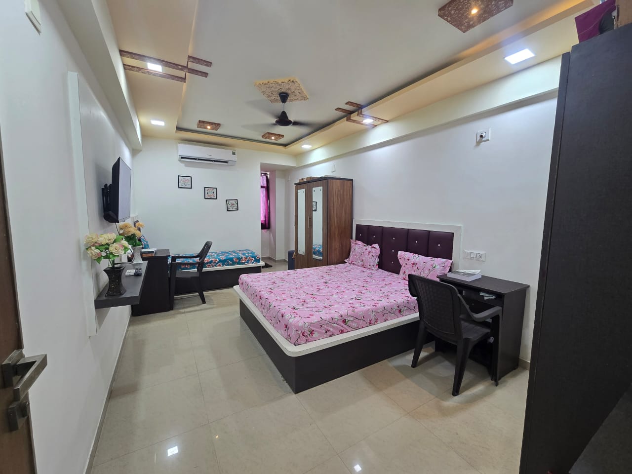 A One PG Malabar – Photo 11